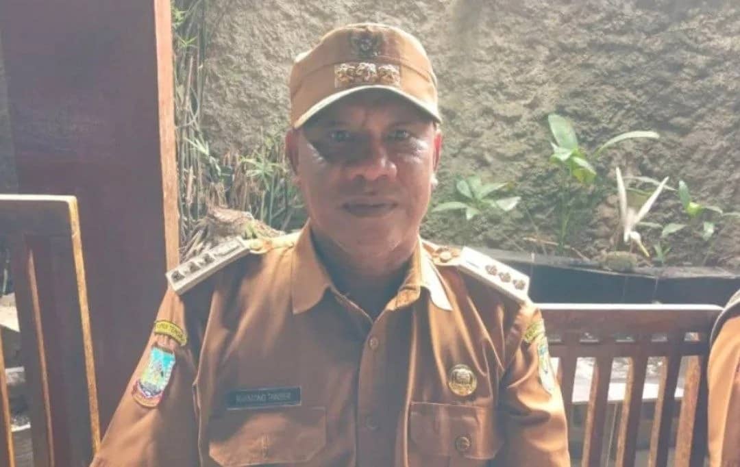 Kepala Distrik/Camat  Mimika Timur Raymond Tanser