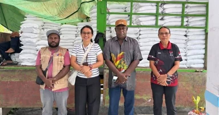 Bantuan pangan berupa 309 ton beras tahap II mulai disalurkan kepada keluarga penerima manfaat di Distrik Mimika Baru, Kabupaten Mimika. Penyaluran mencakup alokasi Juli, Agustus dan September 2026 dan dikawal pemerintah distrik hingga ke penerima.