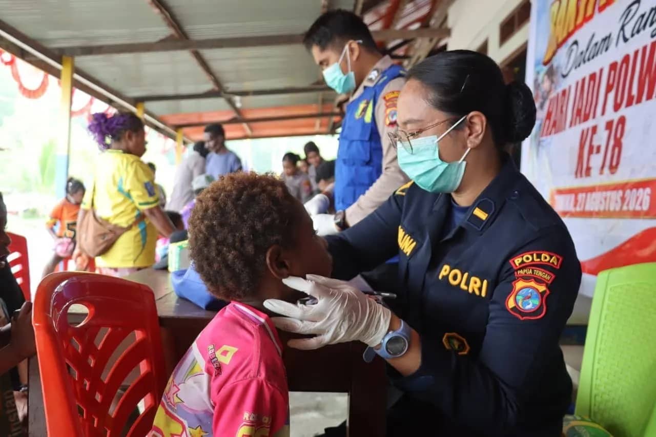 Bakti Kesehatan dan Bakti Sosial bagi warga Kampung Pomako, Distrik Mimika Timur, Kabupaten Mimika dalam rangka HUT Polwan ke-78, Kamis (27/8).