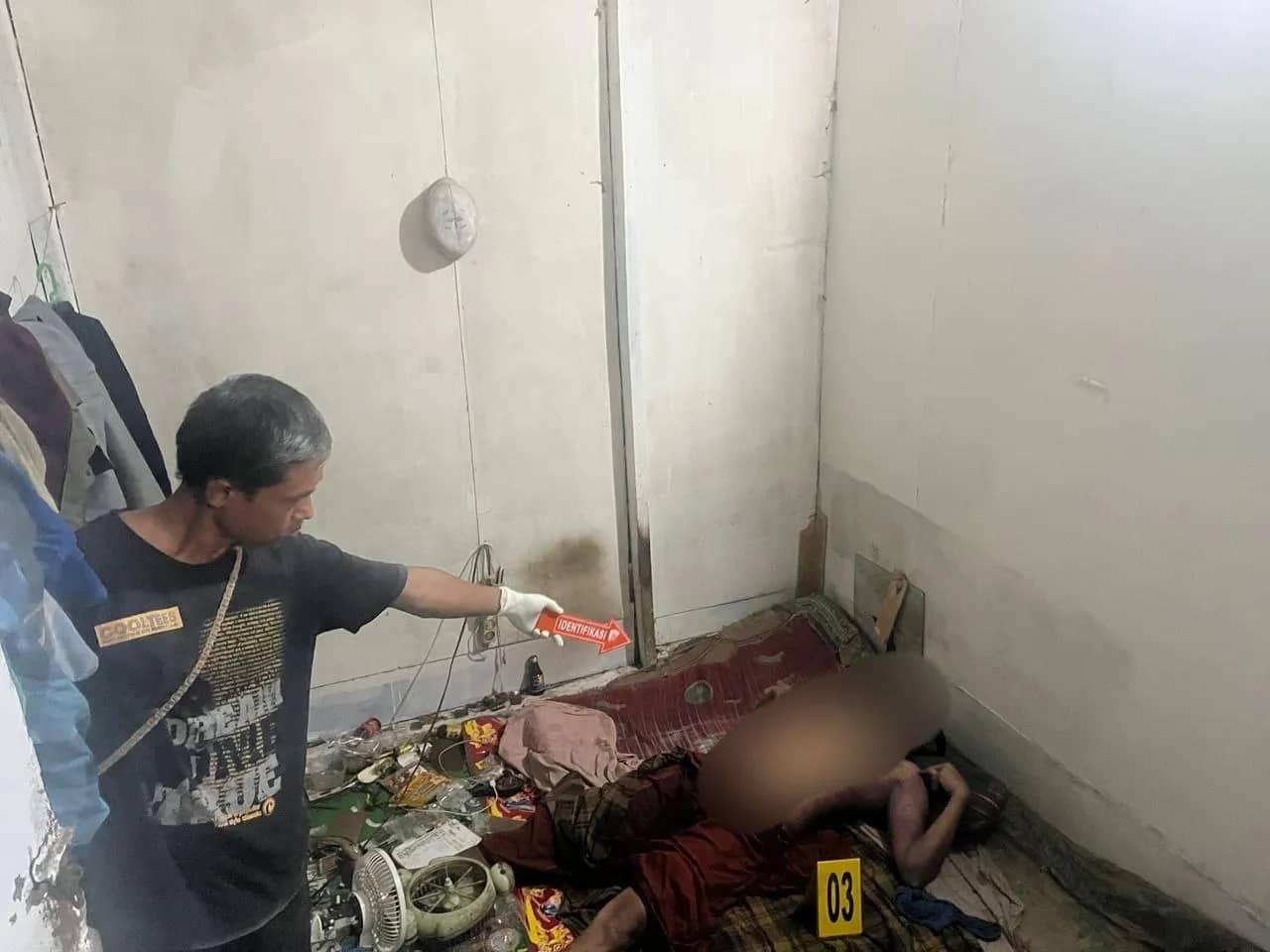 Tim Inafis Satreskrim Polres Mimika saat melakukan olah TKP.