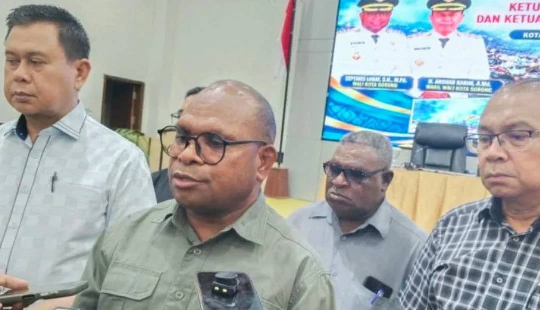 Wali Kota Sorong Septinus Lobat.