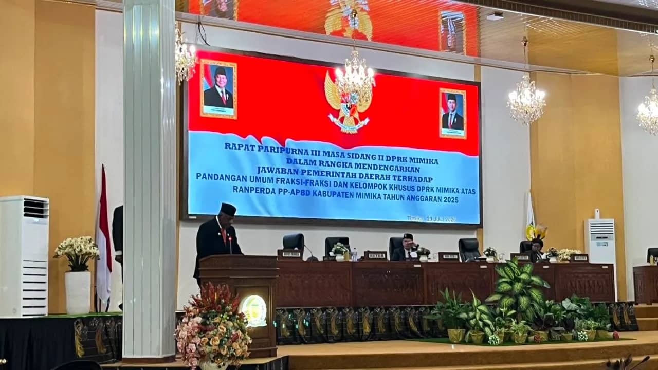 Bupati Mimika saat memberikan penjelasan terkait besarnya SILPA Tahun Anggaran 2025.
