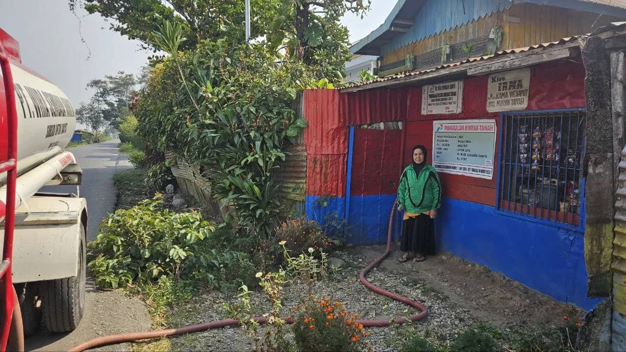 Penyaluran minyak tanah ke pangkalan
