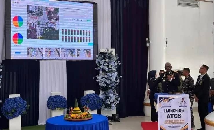 Bupati Mimika, Johannes Rettob saat meresmikan Area Traffic Control System (ATCS) di Gedung Pusat Pemerintahan (Puspem) Mimika, Kamis (17/9).