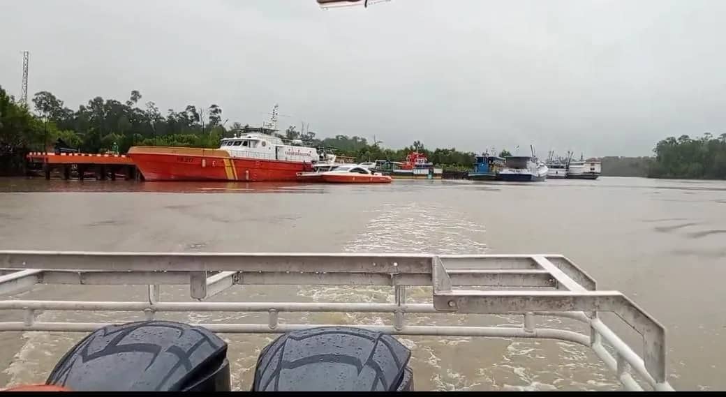 Tim SAR saat melakukan pencarian.