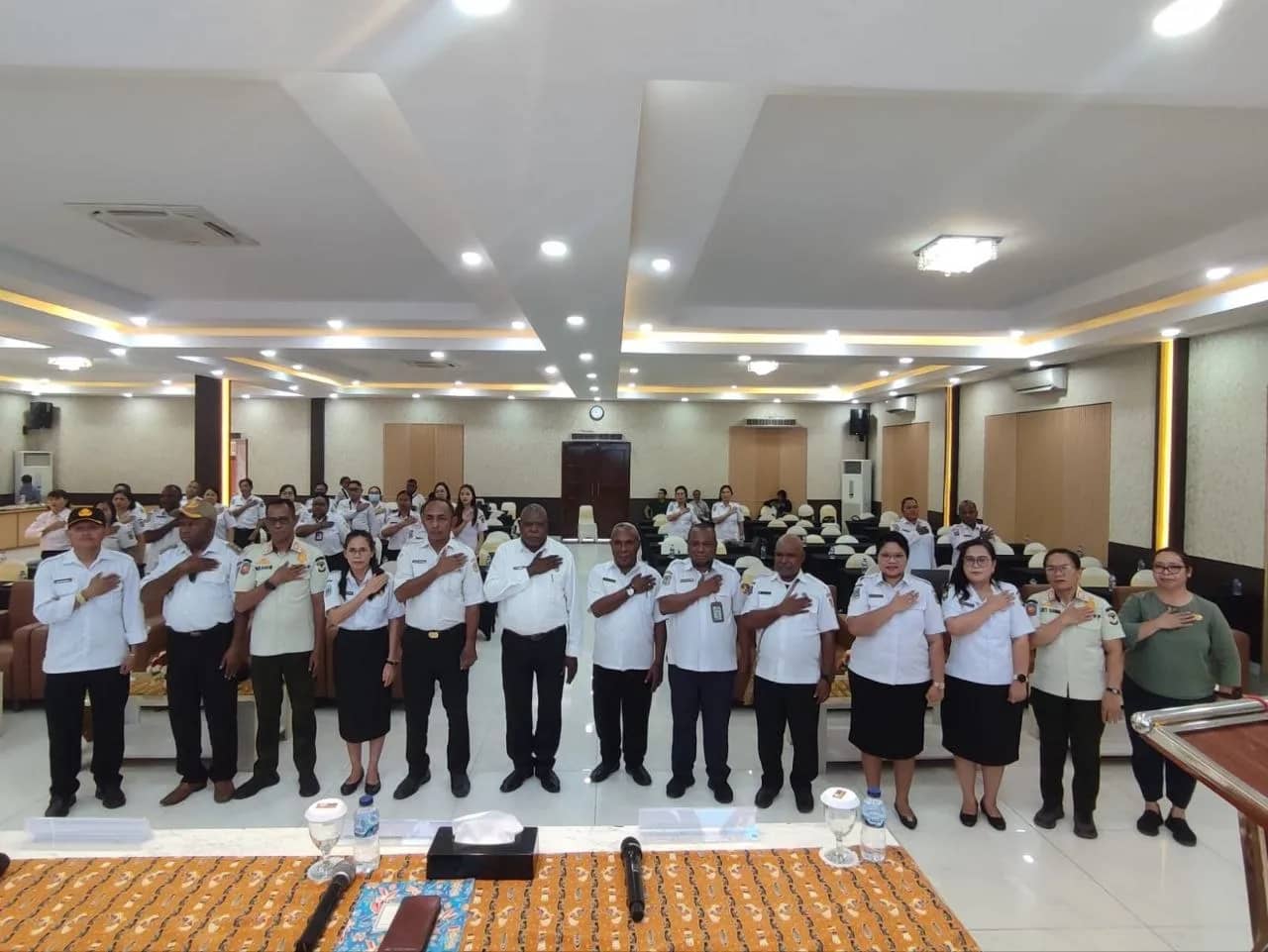 Rapat koordinasi pembahasan draf Keputusan Bupati Mimika tentang Gerakan Masyarakat Hidup Sehat (GERMAS) 2026 di Timika.