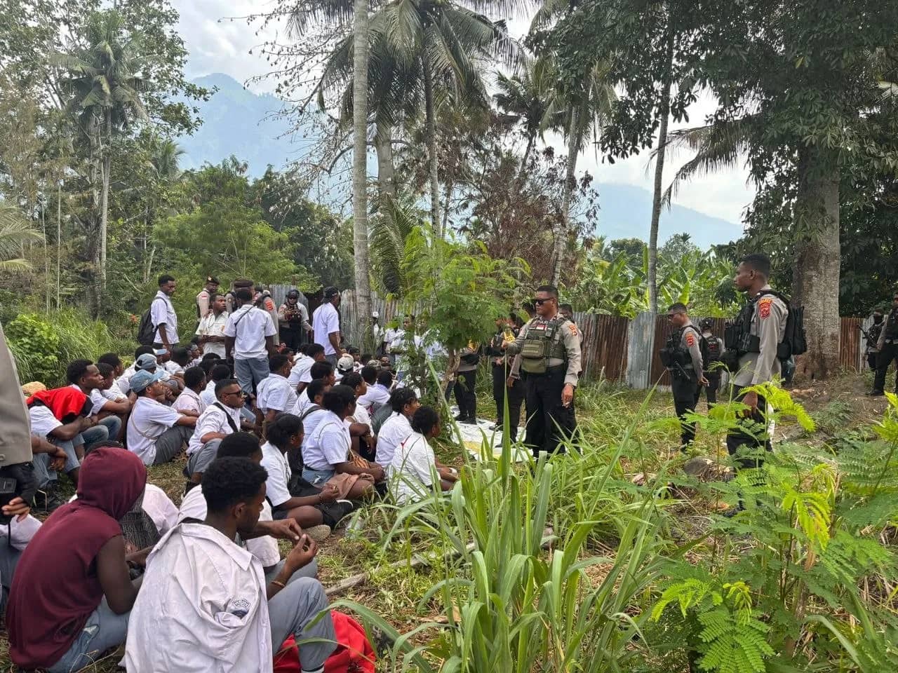 Polres Jayapura mengamankan 78 pelajar yang diduga hendak mengikuti aksi penolakan program Makan Bergizi Gratis (MBG) di Sentani, Kabupaten Jayapura, Selasa (15/9/2026).
