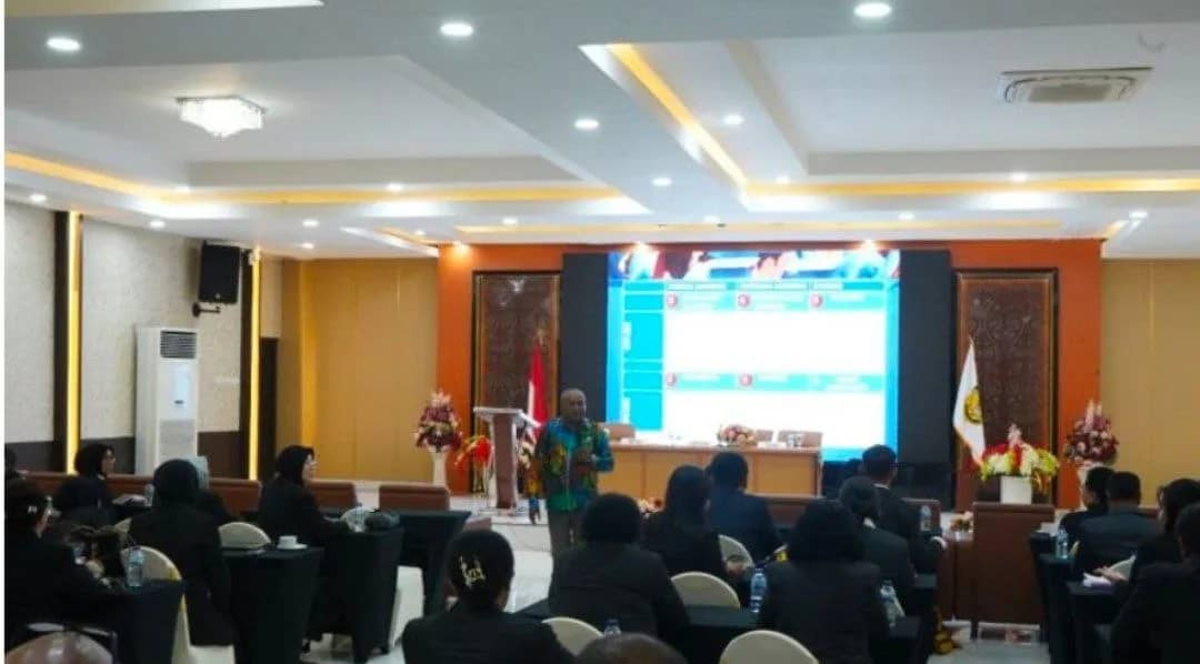 Para ASN di lingkup Pemkab Mimika peserta PKA dan PKP angkatan II tahun 2026 sedang mendengarkan materi pada kegiatan pelatihan kepemimpinan
