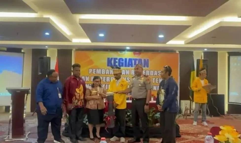 Pemukulan tifa tanda di bukanya kegiatan