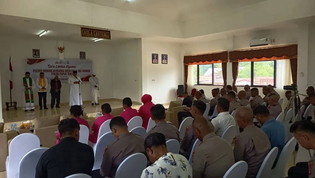 Doa lintas agama yang digelar Polres Mimika di Aula Gedung Bhayangkari Mapolres Mimika, Jalan Agimuga Mile 32, Selasa (30/6).