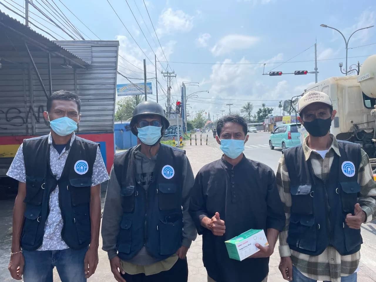 Yayasan Amungsa Foundation membagikan masker kepada warga dan pelajar di sejumlah titik di Kabupaten Mimika, Senin (14/9/2026).