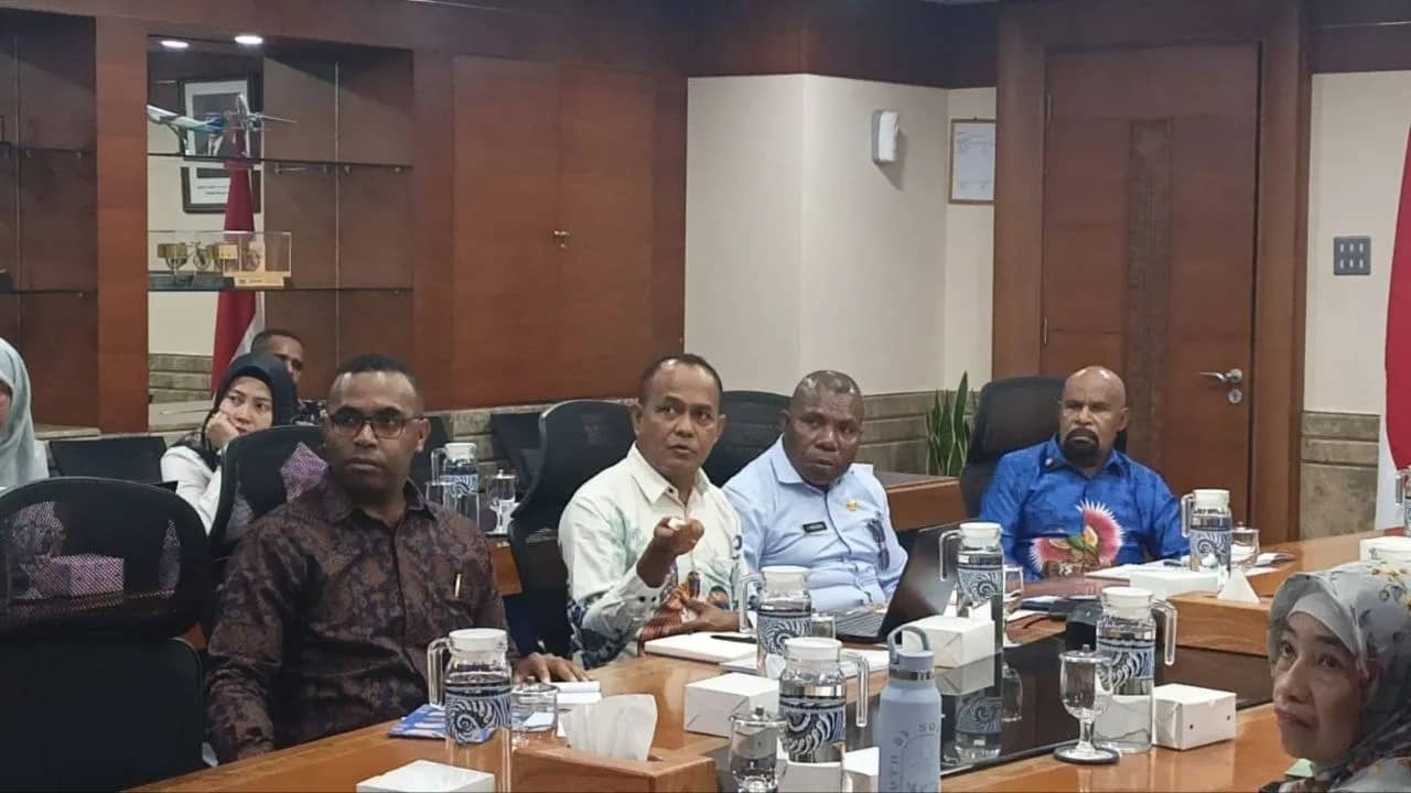 Bupati Jayapura Yunus Wonda saat pertemuan dewan wakil menteri pariwisata