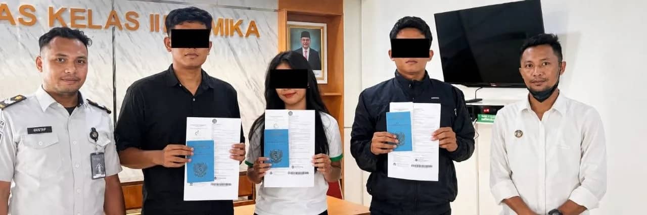 Empat orang warga binaan yang dibebaskan