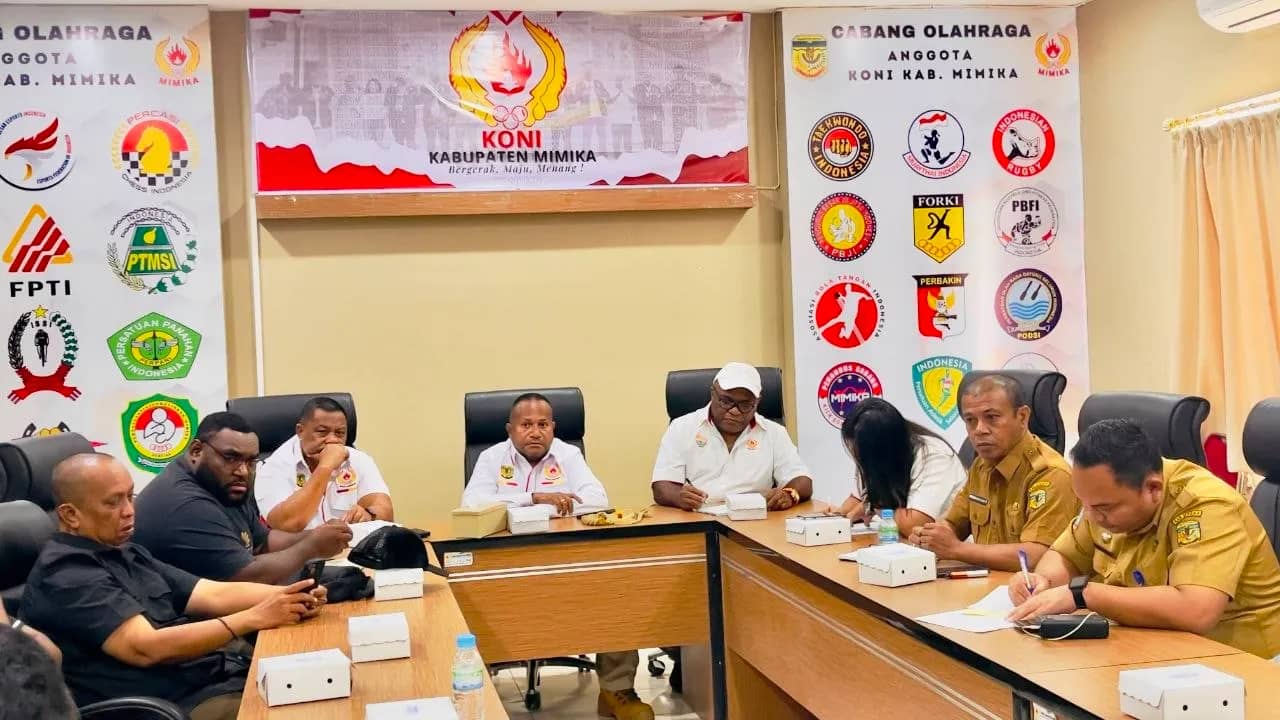 Pengurus KONI Mimika saat menggelar pertemuan dengan Dispora Kabupaten Mimika.