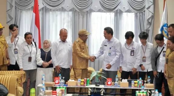 Bupati Jayapura, Yunus Wonda, S.H., M.H., bersama Sekretaris Daerah dan para kepala Organisasi Perangkat Daerah (OPD) menghadiri kegiatan silaturahmi dan pertemuan Evaluasi Perencanaan dan Penganggaran (Evran) Tahun 2026. Kegiatan ini diselenggarakan oleh Badan Pengawasan Keuangan dan Pembangunan Perwakilan Provinsi Papua di lingkungan Pemerintah Kabupaten Jayapura, Senin (4/5).