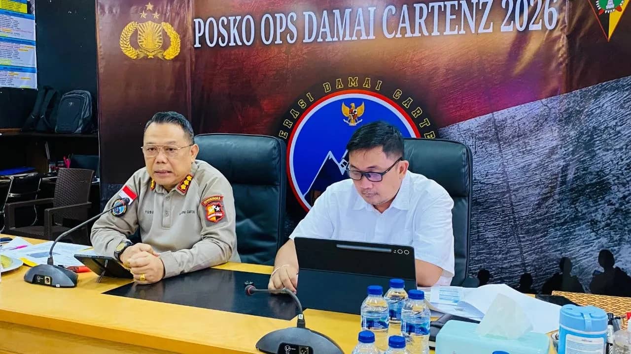 Kasatgas Humas Ops Damai Cartenz Kombes Pol Yusuf Sutejo, didampingi Kasatgas Gakkum Kombes Pol I Gusti Era Adinata