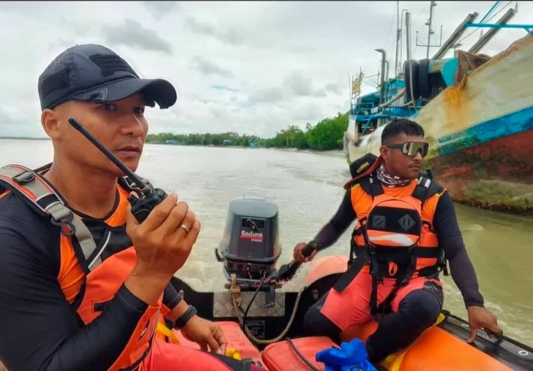 Tim SAR saat melakukan pencarian