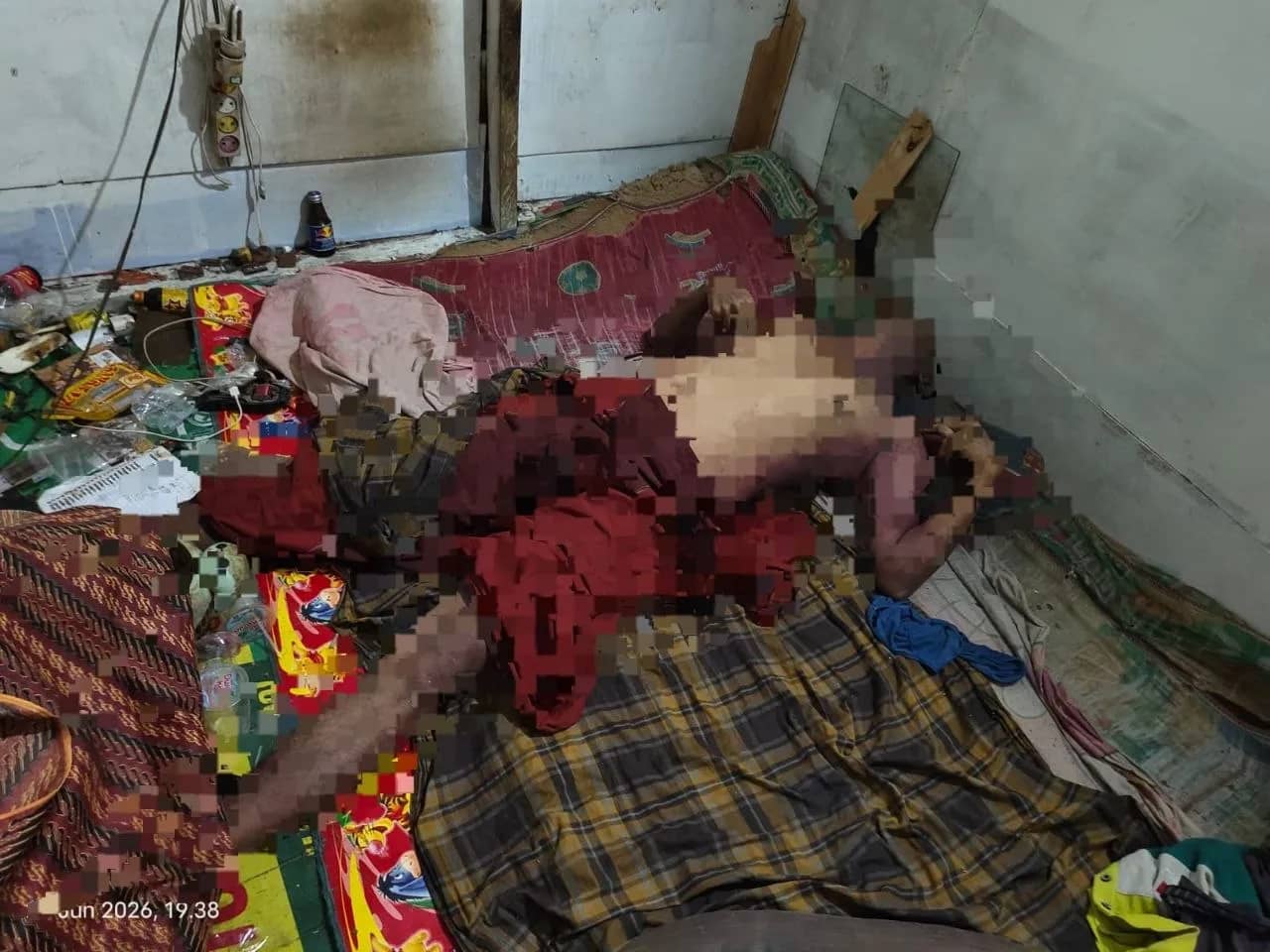 Korban saat ditemukan telah meninggal dunia di kamar kosnya.