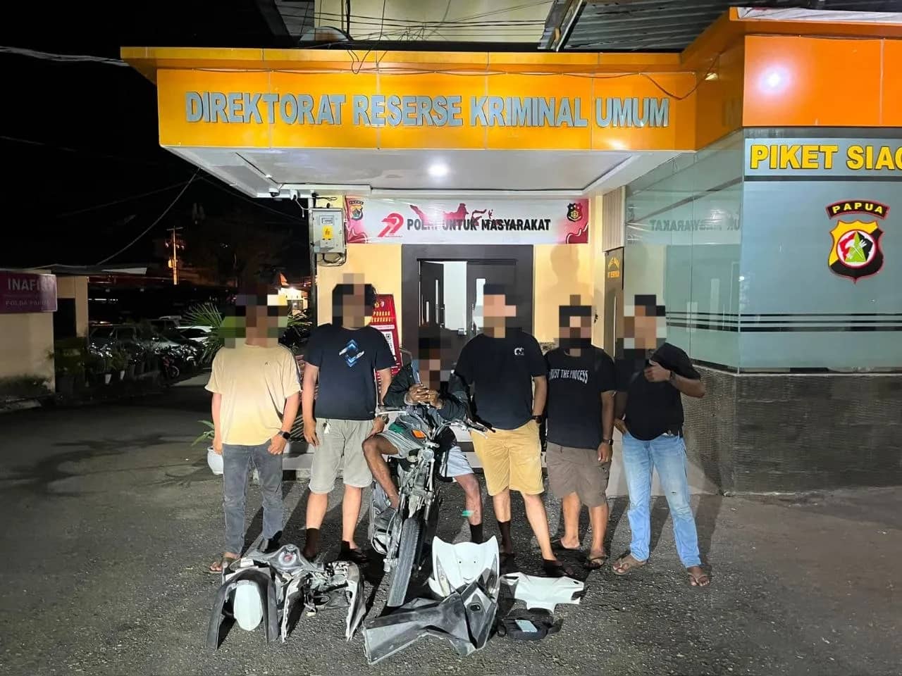Pelaku dan barang bukti saat diamankan