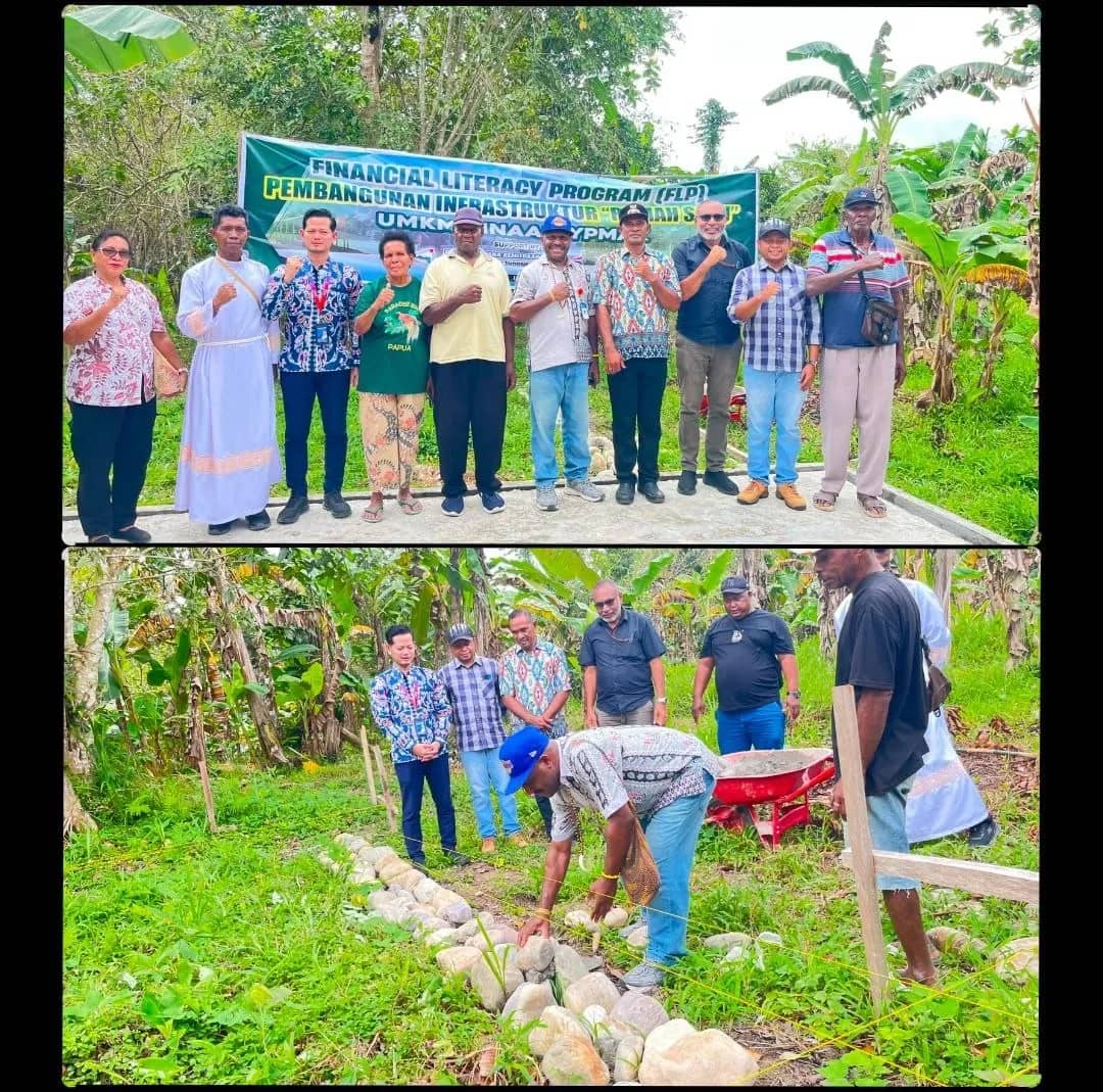Foto bersama dan suasana peletakan batu pertama pembangunan Rumah Sagu di Mapurujaya.