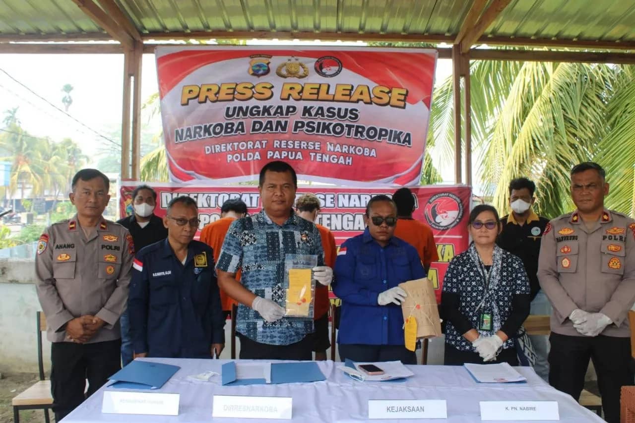 Barang bukti berbagai jenis narkotika dan obat keras yang berhasil diamankan Ditresnarkoba Polda Papua Tengah dari tiga kasus di Kabupaten Nabire.