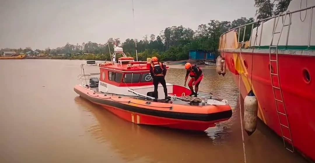 Tim SAR saat melakukan pencarian