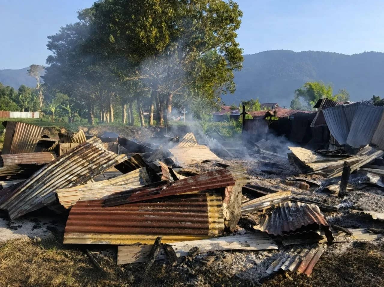 Bekas pos Satgas TNI di Tolikara yang hangus dibakar OTK.