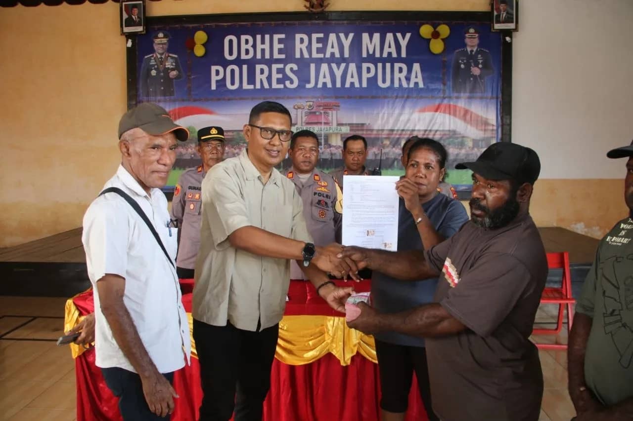 Pertemuan penyelesaian kasus penganiayaan dan pembakaran rumah di Kampung Lapua, Distrik Kaureh, Kabupaten Jayapura, yang difasilitasi Polres Jayapura, Rabu (16/9).