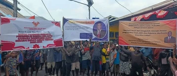 Aksi warga yang menuntut Bonefasius Jakfu dilantik sebagai Bupati Asmat di tengah pemerintahan Thomas Eppe Safanpo memunculkan pertanyaan soal dugaan upaya “kudeta” terhadap pemerintahan yang sah.