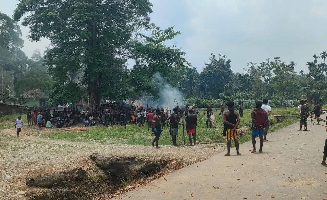 Prosesi kremasi jenazah korban konflik Kwamki Narama, Minggu (27/9).