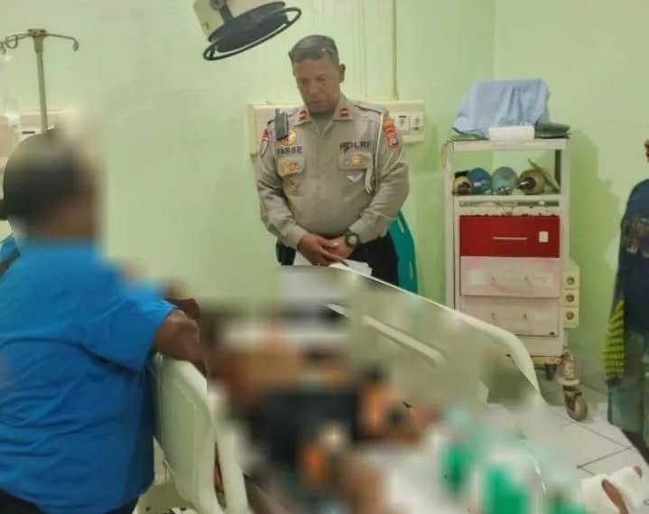 Korban kecelakaan saat mendapatkan perawatan medis di RSMM Timika.