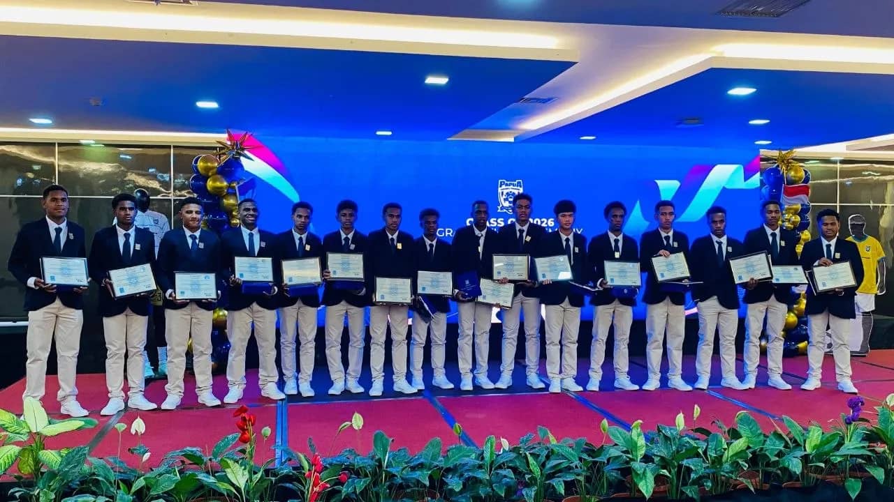 Anak-anak PFA angkatan kedua berfoto usai diwisuda di Ballroom Horison Diana Hotel Timika, Sabtu (4/7).