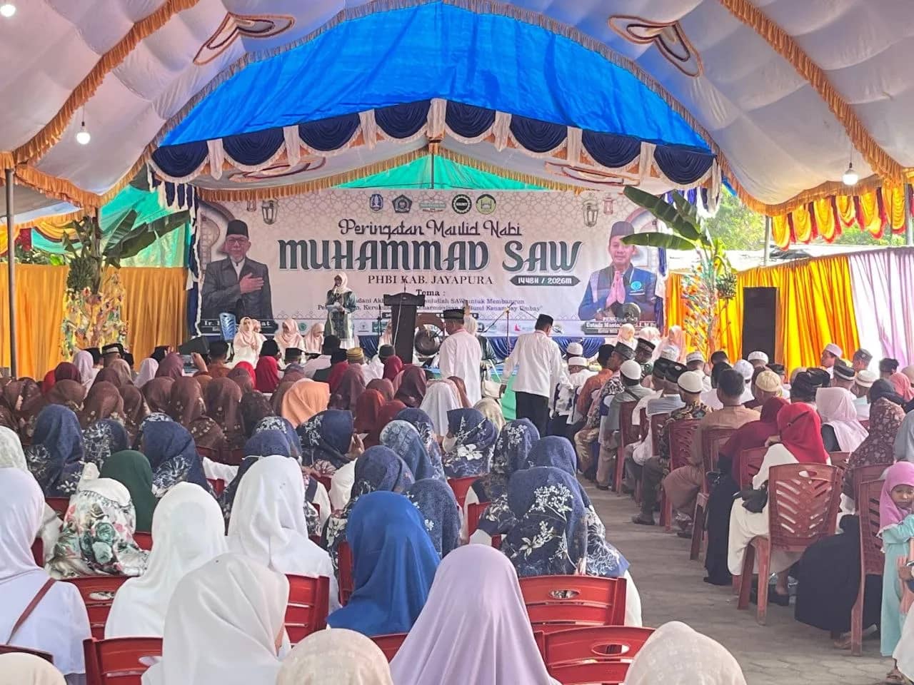 Umat Muslim di Kabupaten saat merayakan Maulid Nabi di Masjid AL Aqsha Sentani