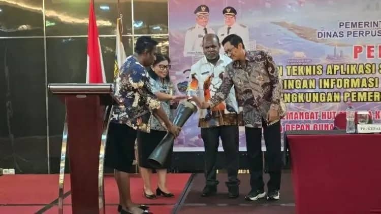 Pembukaan Bimbingan Teknis Implementasi SIKN/JIKN yang diikuti para pengelola arsip dari OPD dan BLUD Puskesmas se-Kabupaten Mimika di Timika, Kamis (1/10/2026).