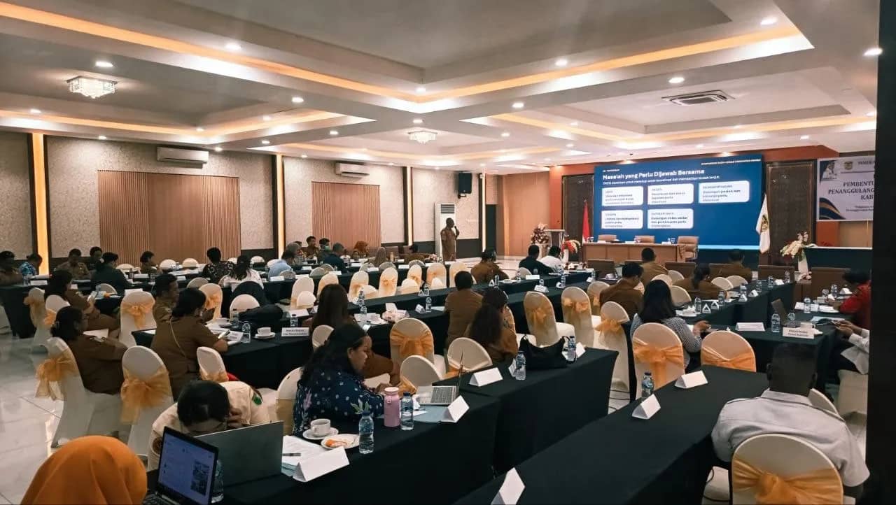 Suasana rapat pembentukan Tim Percepatan Penanggulangan Tuberkulosis (TP2TB) Kabupaten Mimika di Hotel Grand Tembaga, Selasa (13/10).