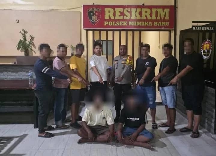 Para terduga pelaku saat diamankan di Mapolsek Mimika Baru.