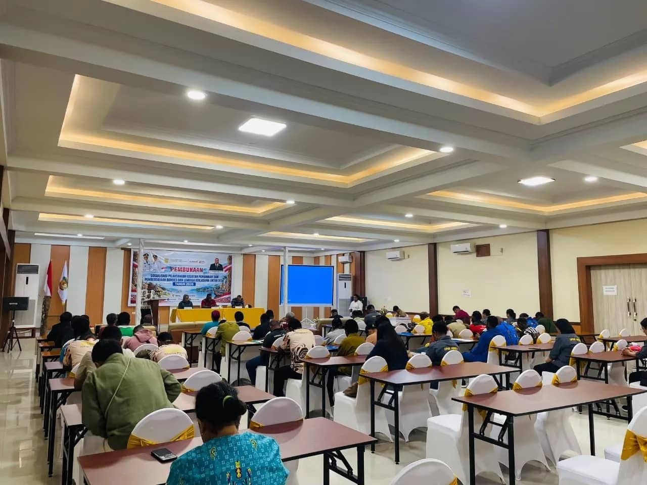 Kegiatan pembinaan dan pemberdayaan BUM Kampung serta LKAD Tahun 2026 di Hotel Kanguru Timika, Jumat (16/10/2026).