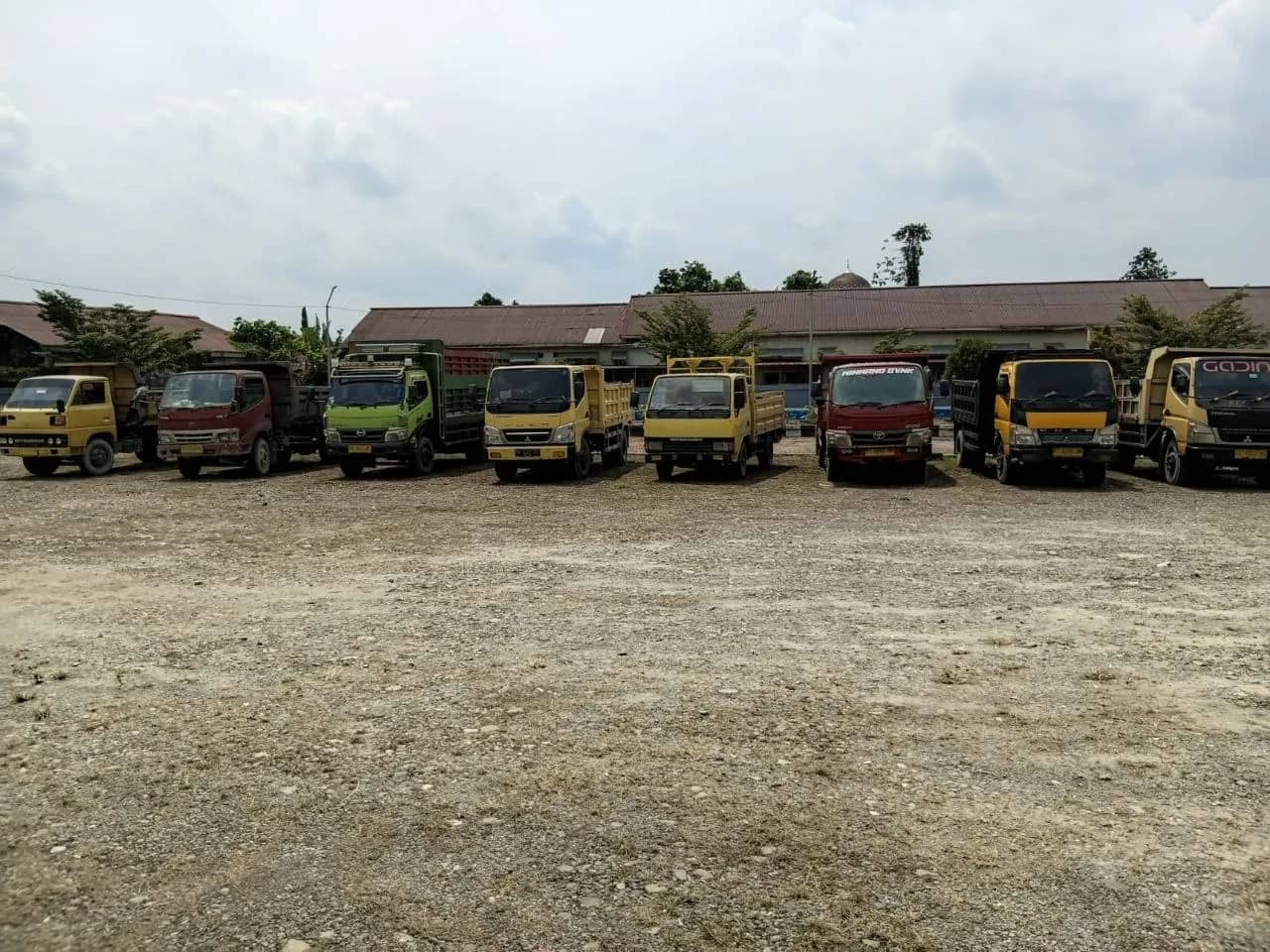 Tampak beberapa kendaraan yang telah diamankan.