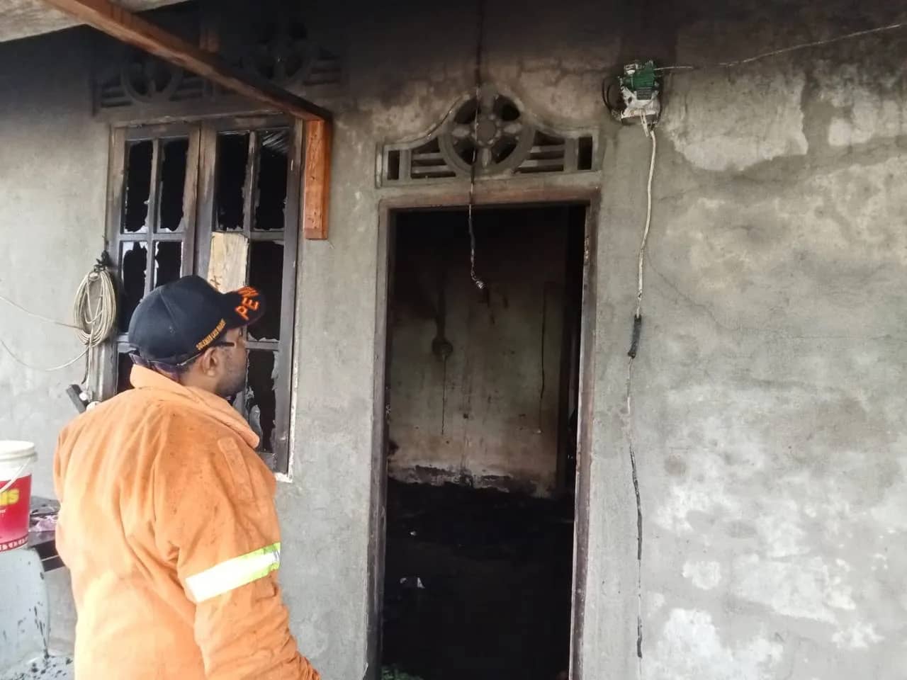Kondisi rumah yang terbakar.