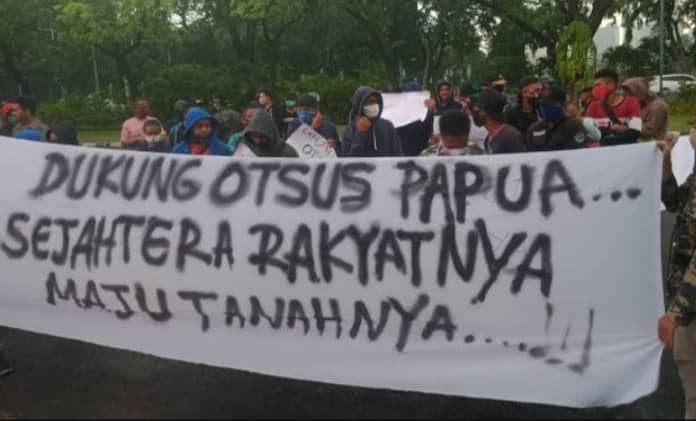 Foto aksi demonstran