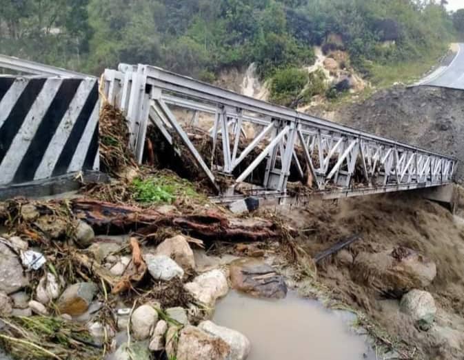 kondisi jembatan penghubung yang putus