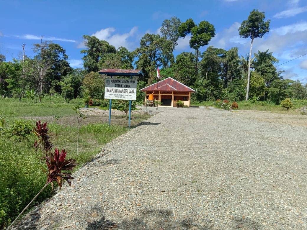 Jalan masuk menuju Kampung Mandiri Jaya