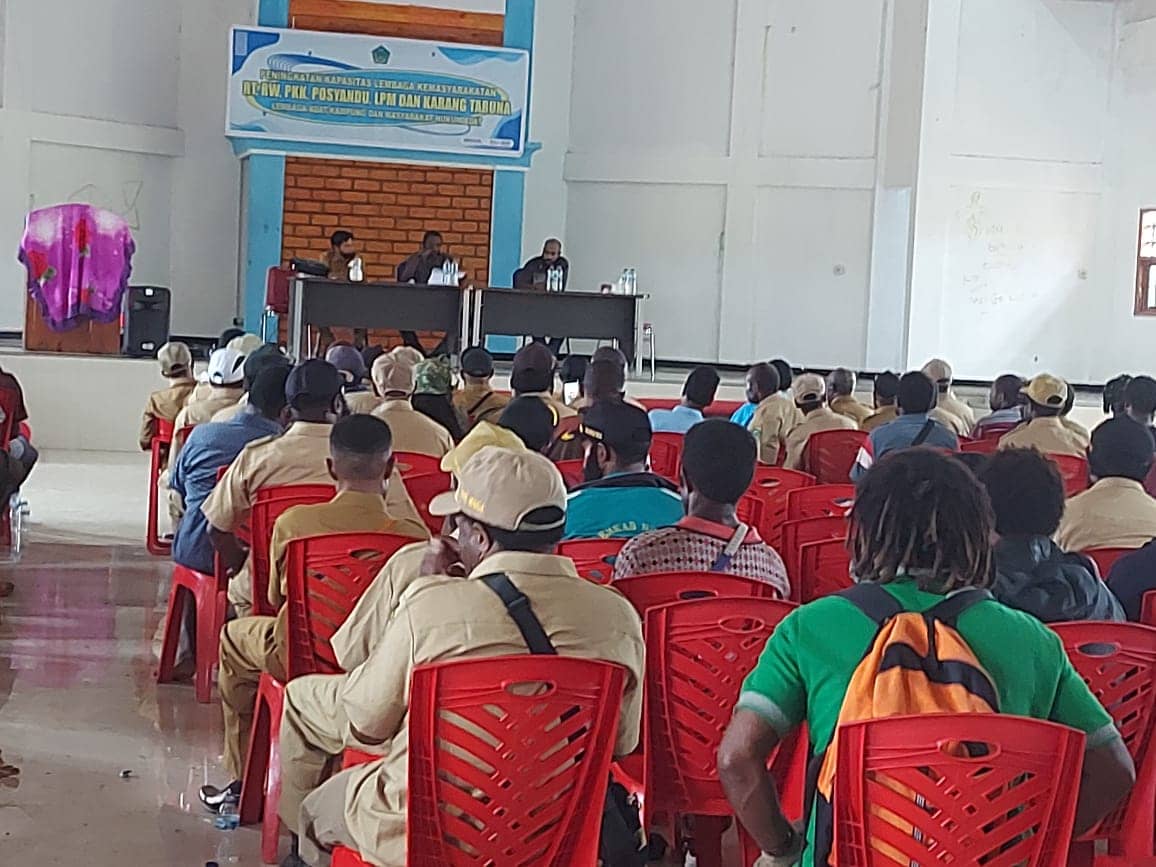 Para kepala kampung Kabupaten Nduga mengikuti kegiatan sosialisasi.