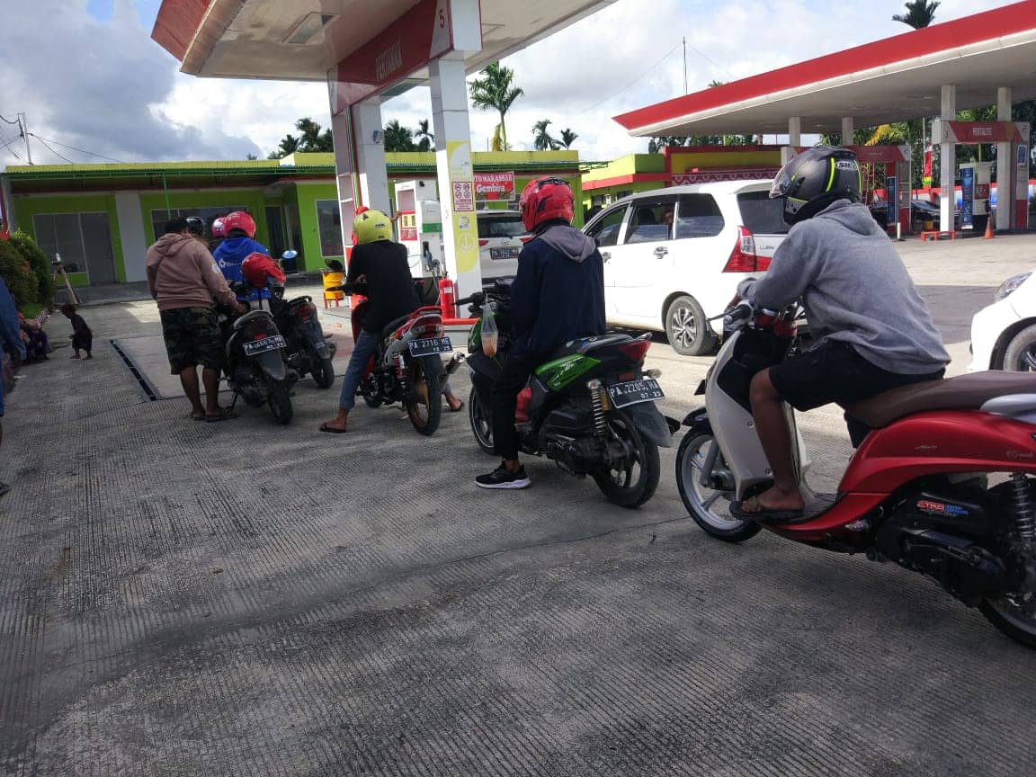Warga antri Petramax