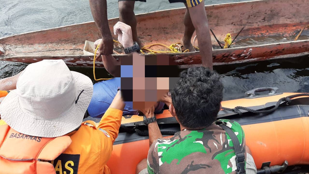 Evakuasi korban meninggal