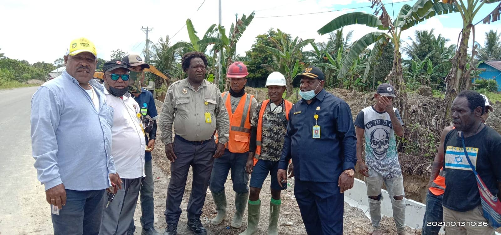 Anggota DPRD saat mengecek pelaksanaan proyek di Jalan Petrosea - Jalan Hasanuddin