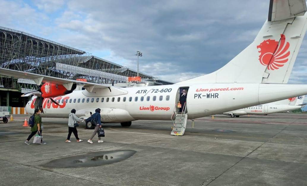 Pesawat Wings Air melayani penerbangan Timika - Tual.