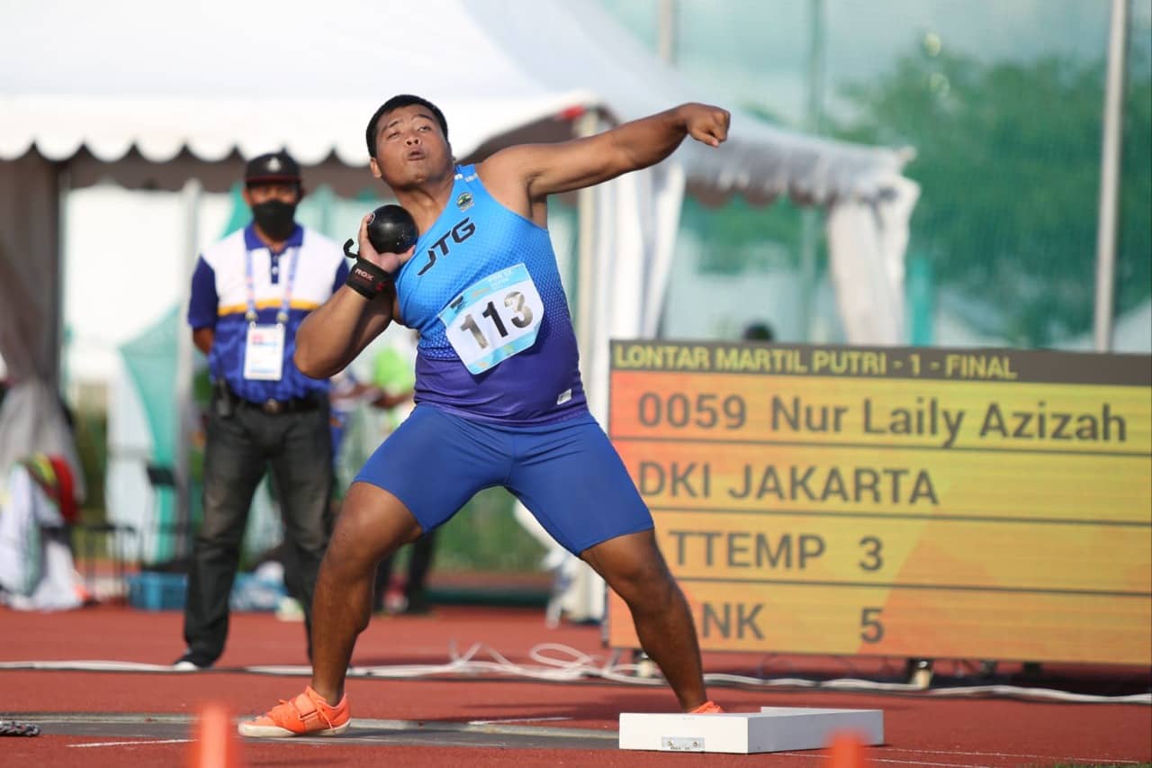 Irfan Toni Saputro atlet tolak peluru asal Jateng peraih medali emas saat tampil di venue Atletik Mimika Sport Complex (MSC), Rabu (6/10/2021). Foto: Humas PPM/Joseph Situmorang