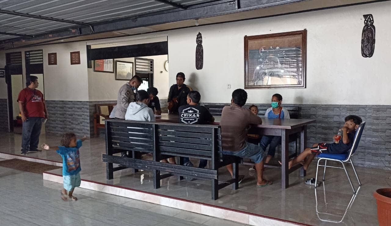Proses mediasi di Polsek Mimika Baru.