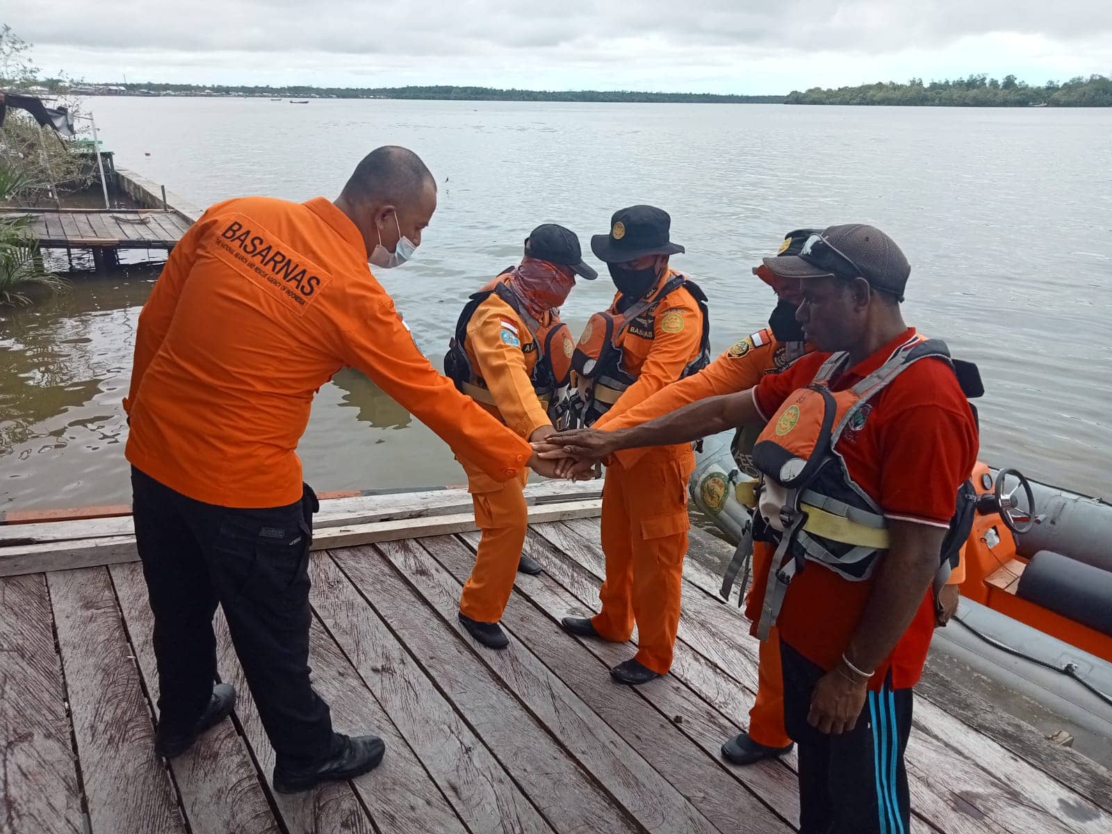 Tim SAR diturunkan ke lokasi kejadian.